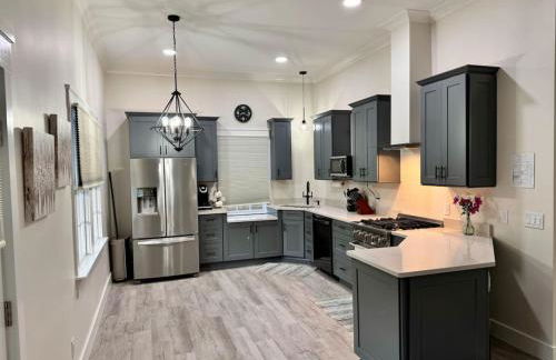 Newest Cottage Downtown. Pet Yes - Photo 54