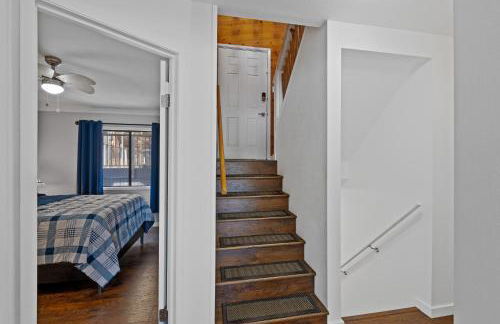 Lakefront, Private dock, ensuite-unit, King bed, Free EV charger, Boat Friendly - Foto 8