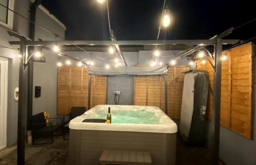 Cardiff Coach House with Hot Tub & Log Fire - Foto 16