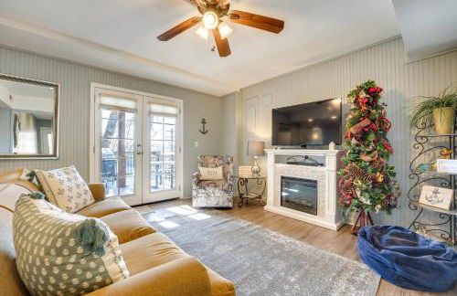 Lake Views and Community Perks Cape Fair Apartment! - Foto 1