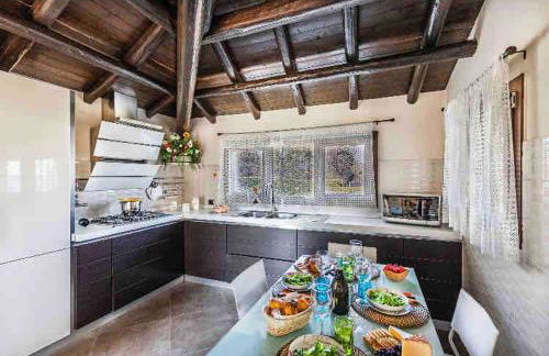 Casa Girasole - entire villa with pool - Foto 7