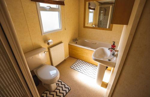 Lochlands 2BR Family Caravan - Pets - Play Park - Foto 27