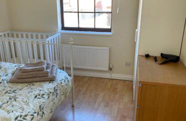 Large, 3 Floors, Quiet, Sleeps 16, 4 Bathrooms, 5 Parking, Semi rural Leicester - Foto 47