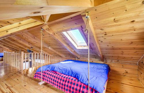 Bellevue Log Cabin with Gas Grill and Creek Access - Foto 14