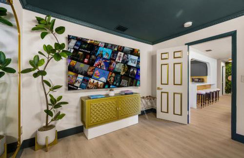 5 Min to Beach - Heated Pool Hot Tub 85 TV's BBQ Games - Foto 11