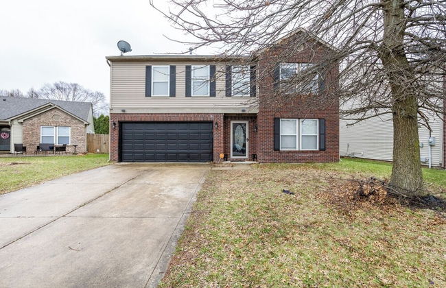 Spacious 4BR Home With Pool in Indianapolis - Foto 15