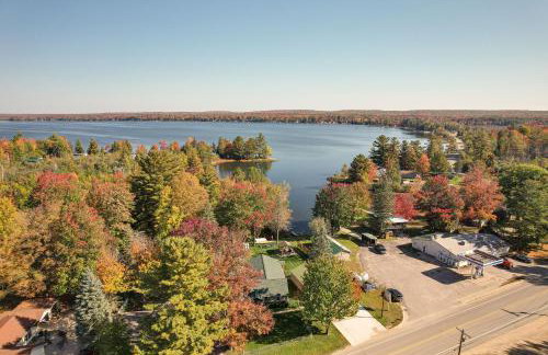 Lakefront Kalkaska Cottage with Fire Pit! - Foto 1