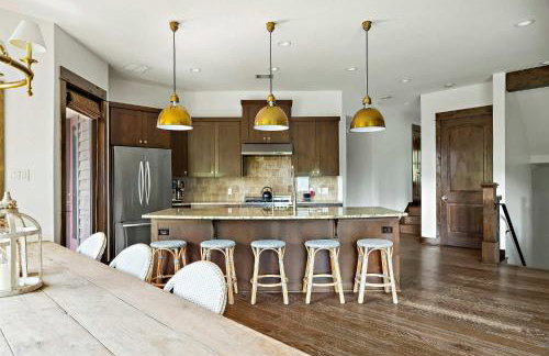 Lake Travis Luxe Villa - 4BR, Pickleball & BBQ - Foto 8