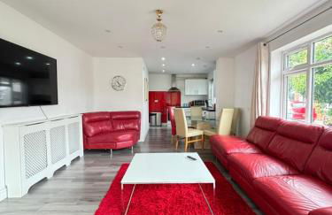 Nicely furnished 2 Bedroom Property Independent with Parking - Foto 24
