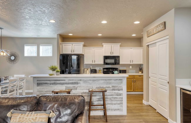 Old Mill Getaway by Avantstay Private Backyard w/ Hot Tub - Foto 14