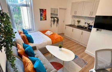 Cosy Self-Contained Studio Near QE Hospital in Harborne - R4 - Photo 13