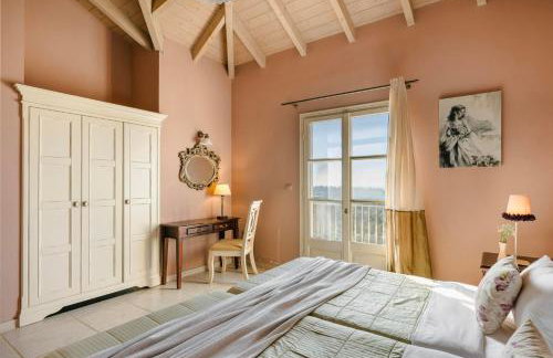 Nikolas by Vintage Travel - Photo 26