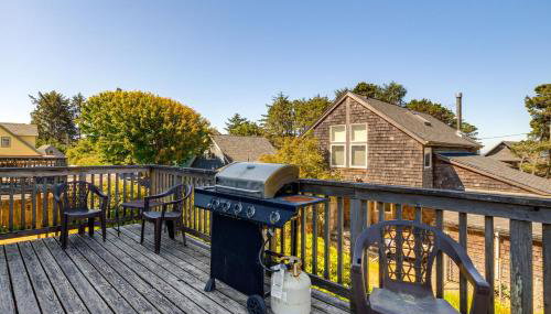 Walk to Shore Home with Deck in Rockaway Beach! - Foto 2