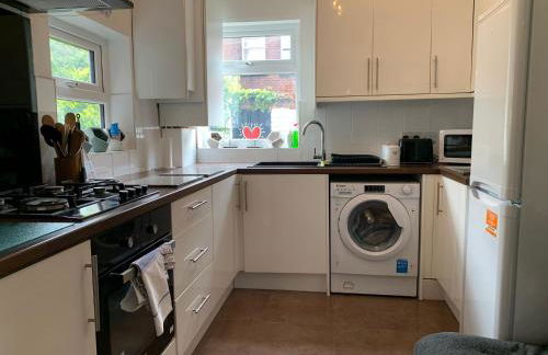 Beautifully Styled 2BR Home with Garden - Foto 8