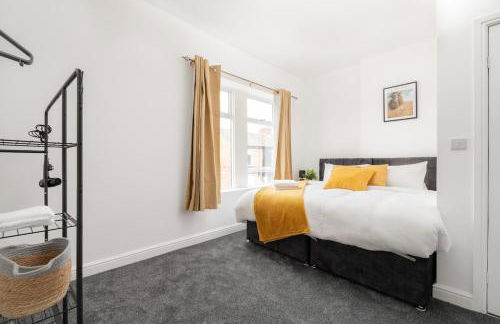 Entire 4 Bedroom house in Bootle Liverpool-Ideal for contractors, family and group-Free Parking & Free internet-Sleeps 7 - Foto 19