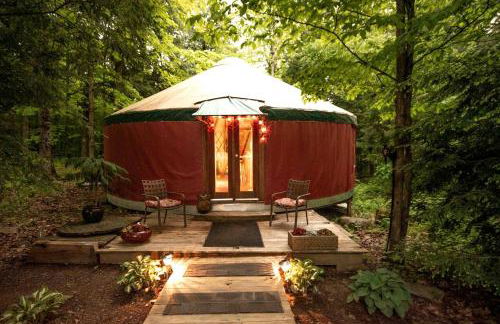 Luxury Yurt Rental Hidden in the Forest near Bristol, Vermont - Foto 1
