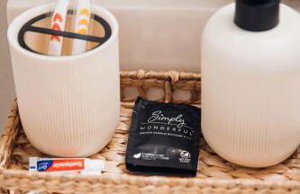 Golden Hour Getaway- Guest Favorite, 2 Min to Beach, Seasonal Pool & Arcade - Foto 55