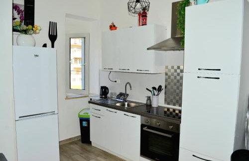 Spacious Apartment Center - Photo 8