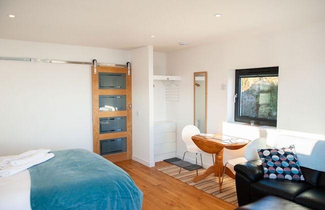 Croft 7 Geary Self Catering Studio - Photo 13