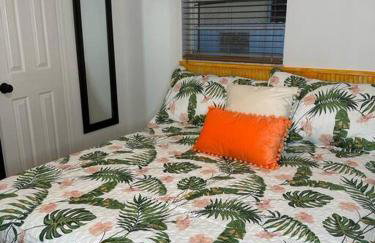 Sleeps 3, Casa Tropical in Miami - Foto 5
