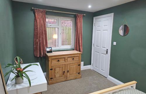 StayZen Apartments - Private Garden & Free Parking Ground Floor Central Woking - Business & Leisure - Photo 10