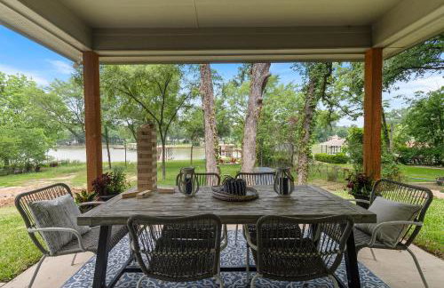 The Benjamin I - 2022 Built Luxury Retreat with Backyard Paradise with Hot Tub Outdoor Movie Screen Dock & Boat Rental - Foto 36