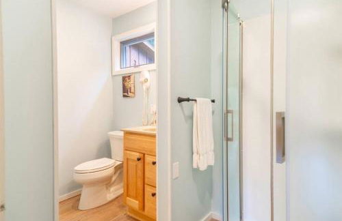 ADK Whiteface Chalet with Hot Tub, Dog Friendly! - Foto 34