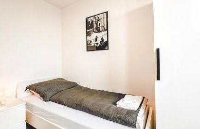 Monteurwohnung mit Balkon und Wohnzimmer - Foto 11