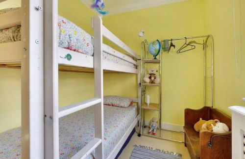 Windsor/Legoland/Ascot charming 3BR home in centre - Photo 11