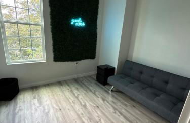 The Canvas Modern 4BR Retreat Rooftop - Photo 23