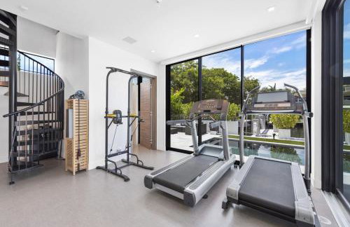 Three Story Waterfront Villa with Basketball and Mini Golf - Foto 49