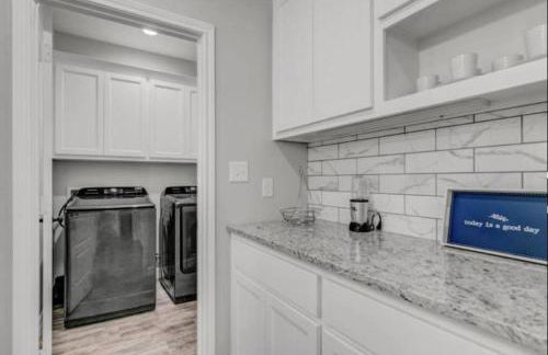 Reduced! Newly Renovated Luxe West Beaumont w Priv - Foto 8