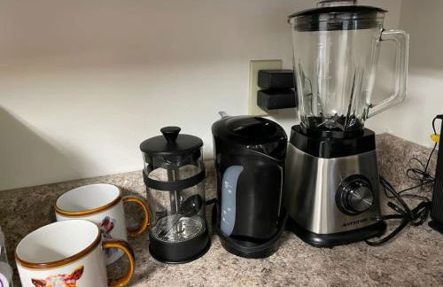 NEW King Beds, 86 inch RokuTV, and Massage at the Comfort Haven - Foto 16