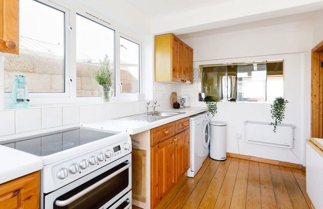 Sunny Seafront Chalet - Sleeps 6 - Photo 44