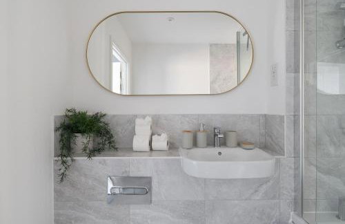 Lovely Home Near Canal, Park, & Central MK - Foto 22