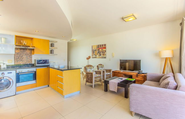 Two Bedroom With Private Balcony - Foto 9