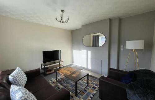 Stunning 3 bedrooms house with Garden and Free Parking - Foto 2