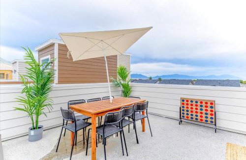 Modern 4BR Home Rooftop Patio Mountain Views - Foto 5