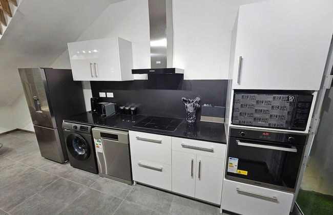 Rooftop Garden Jacuzzi Luxury Villa - Photo 6