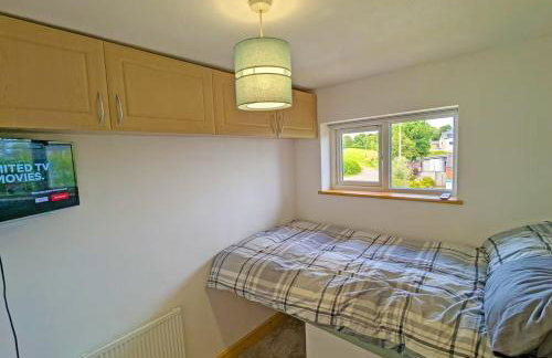 Relaxing Birdsong 4 Bedroom House - Photo 17