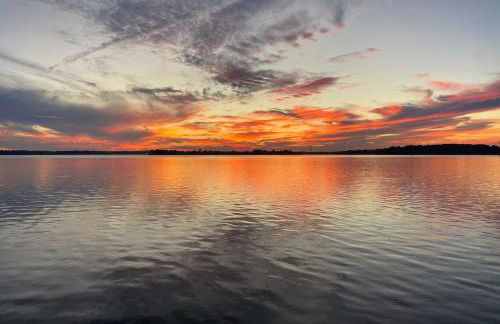 Luxe Lakehouse with Sunset Views on Lake Palestine! - Foto 37