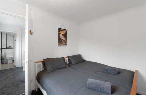 3BR Family House with Free Parking in West Lothian - Photo 17