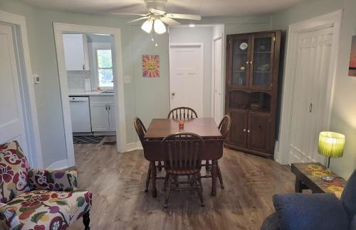 The Lily Pad on Benzie Blvd - Super Cute! - Foto 19