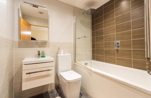 Amanah Properties - Elegant Home in Shepherds Bush, steps from Westfield, Sleeps 8 - Foto 5