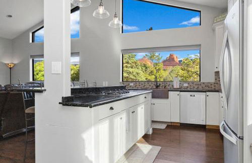 Sedona Uptown Gem!Large yard w grass and shade trees! Views!! NEW! BARREL SAUNA!!! Close to trails, walk to Uptown Sedona, restaurants and shopping - Foto 71