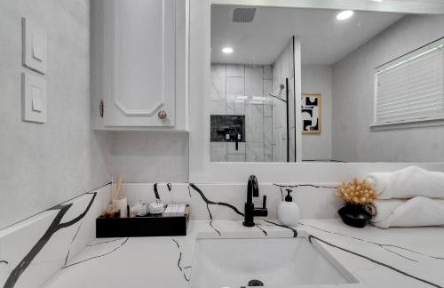 10min to EXPO - Family-Friendly with Office & Playroom - Photo 21