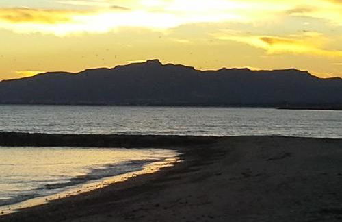 50 m de la plage! Proche du centre ville! Piscine! Vue sur mer et montagnes! Wifi! 2 vélos à disposition! - Photo 46