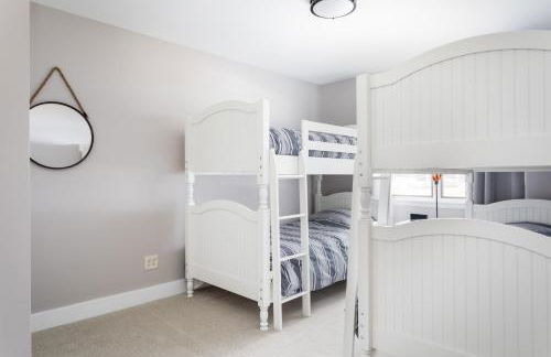 Sandbar Cedar Cottage on Lake Leelanau - Foto 42