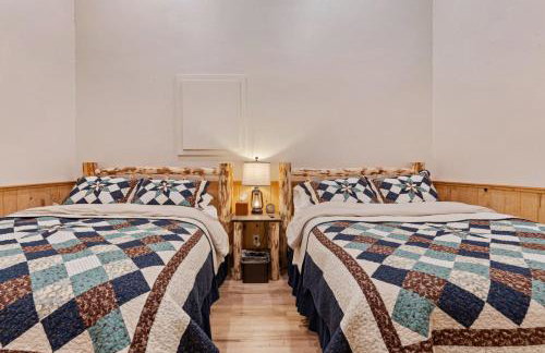 Historic Yellowstone Saloon - Foto 32