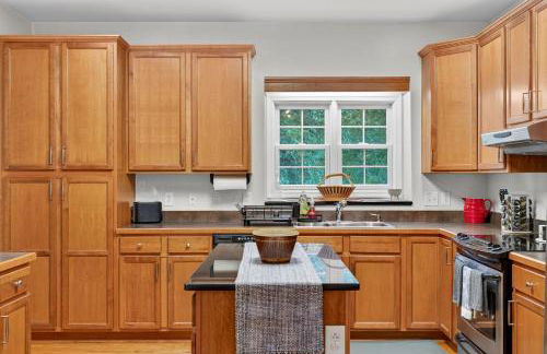 Screened Porch w Swing, Fire Pit, Grill & Deck - Photo 16